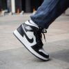 Jordan Retro 1 Clasica Blanca con negro PANDA